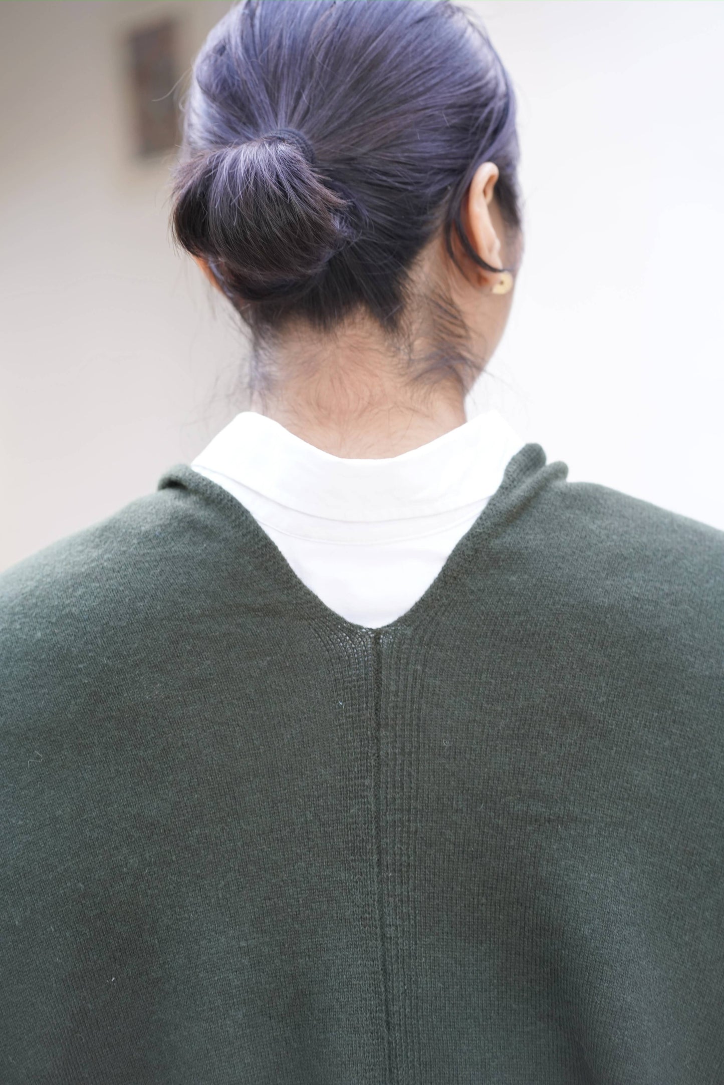 Cashmere Poncho Seaweed - back view