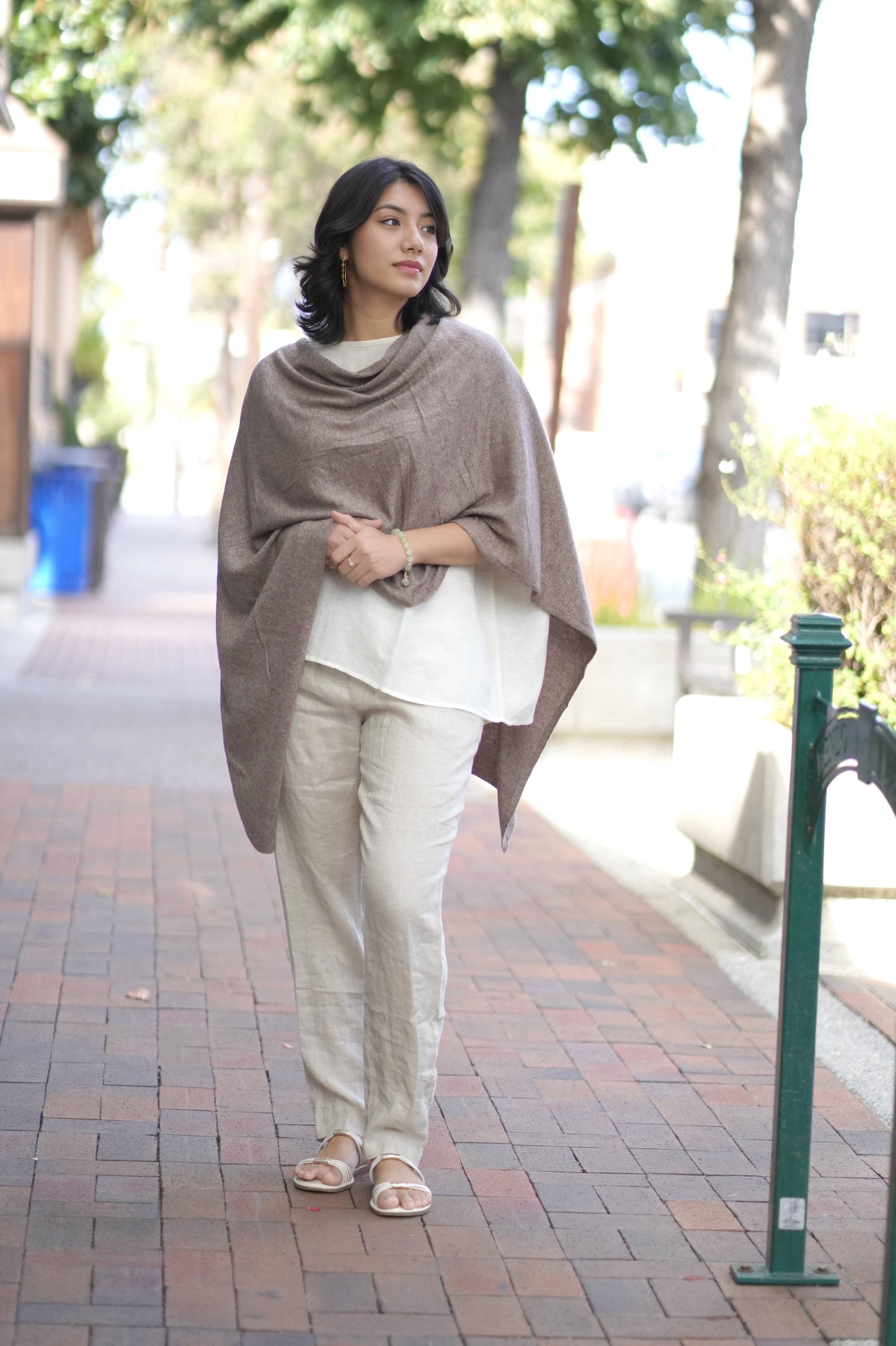 Cashmere Poncho Mocha 