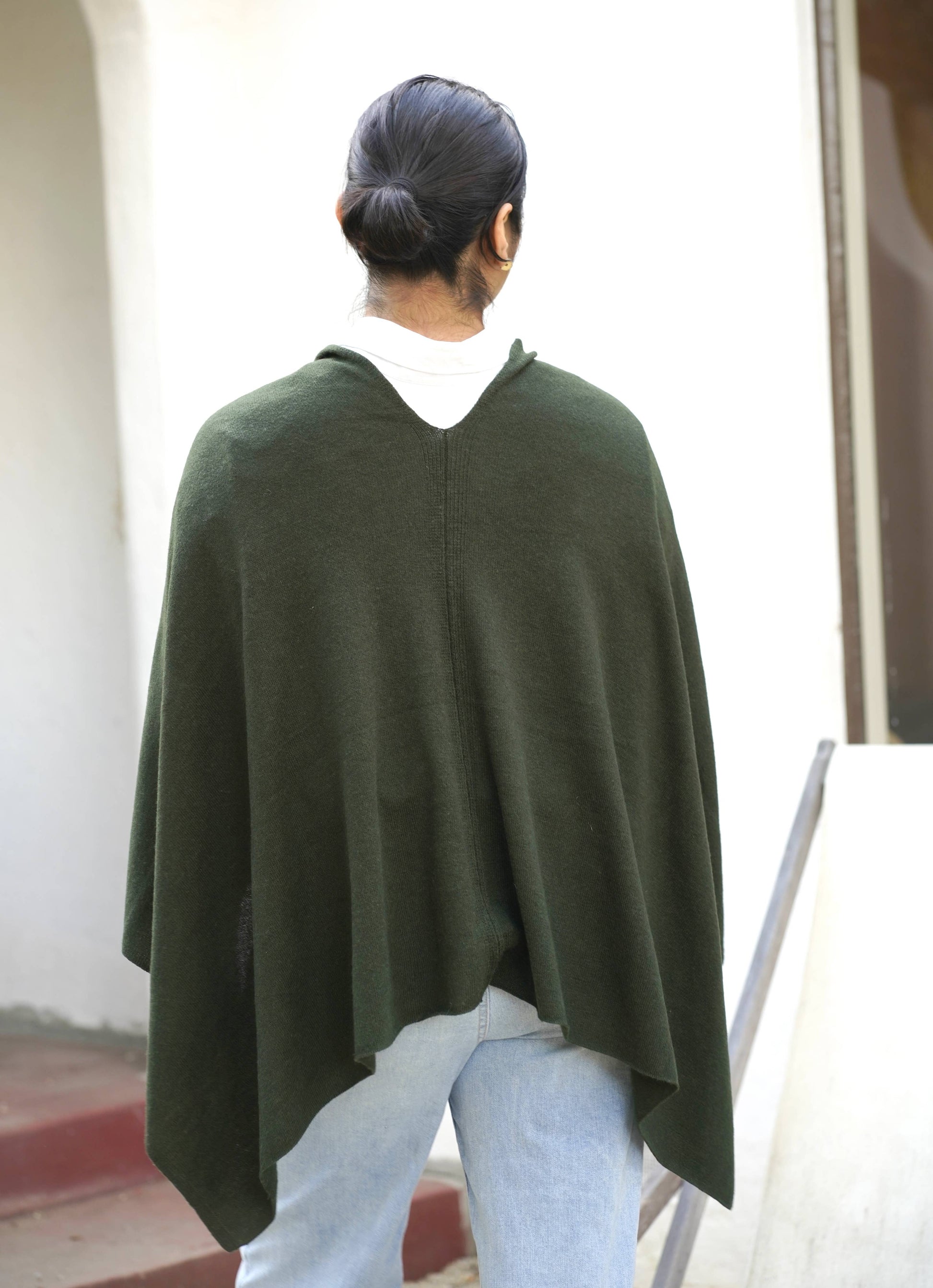 Cashmere Poncho Seaweed - scale reference